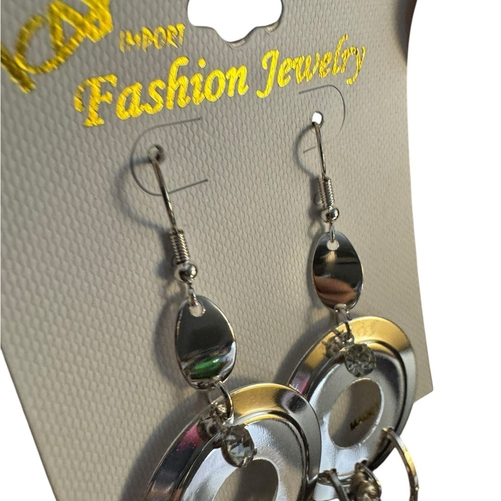 5/$25 NWT Fashion Silver Dangle Earrings - Picture 4 of 4
